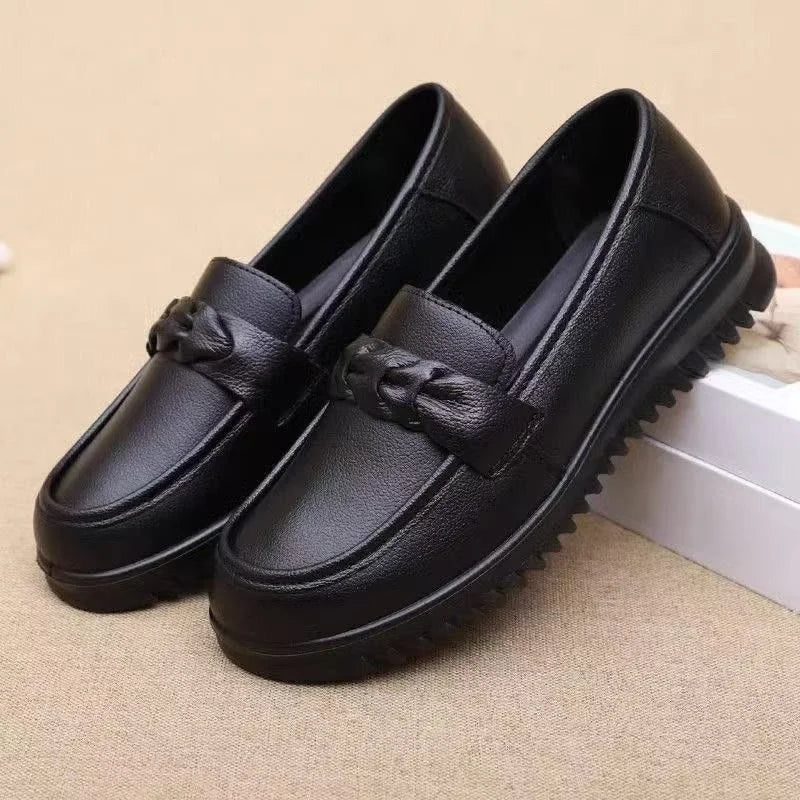 Comfortable Soft Bottom Cowhide Mom Shoes Waterproof Oil Resistant Slip-On Loafers for Daily Wear in Kitchen And Outdoor