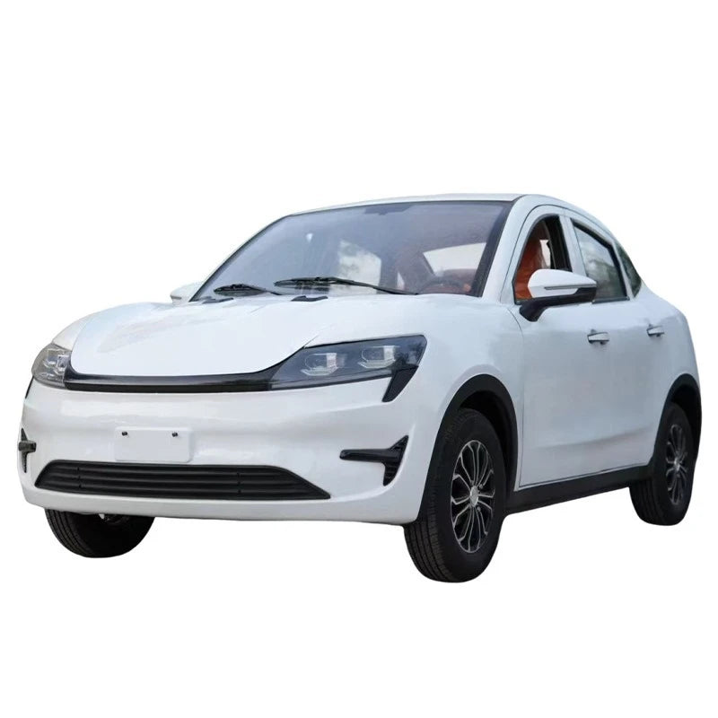 The new new energy electric four-wheeler is a family women's commuter car, a small sedan, and a hybrid for the elderly car