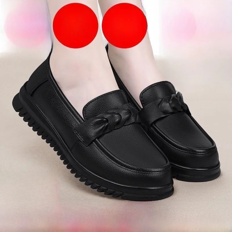 Comfortable Soft Bottom Cowhide Mom Shoes Waterproof Oil Resistant Slip-On Loafers for Daily Wear in Kitchen And Outdoor