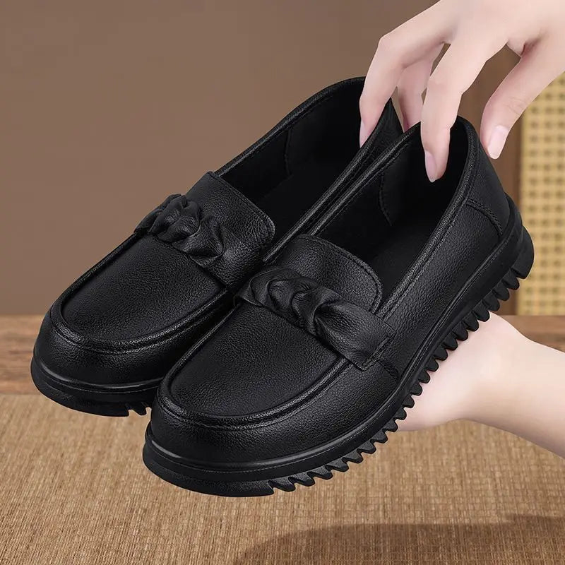 Comfortable Soft Bottom Cowhide Mom Shoes Waterproof Oil Resistant Slip-On Loafers for Daily Wear in Kitchen And Outdoor