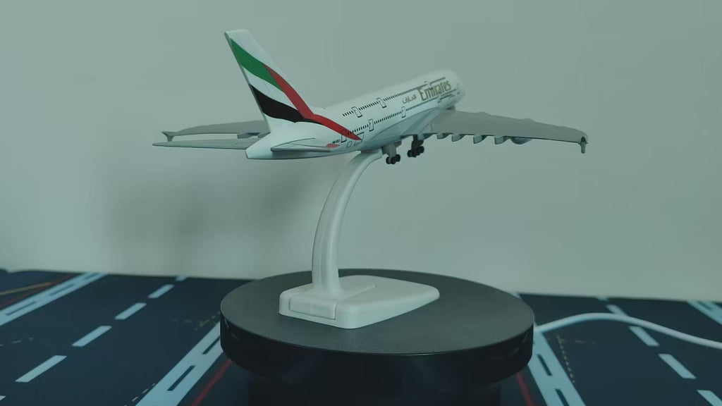 Emirates A380 passenger plane model, 21cm alloy simulation airplane toy, home decoration, birthday gift for boys and children.