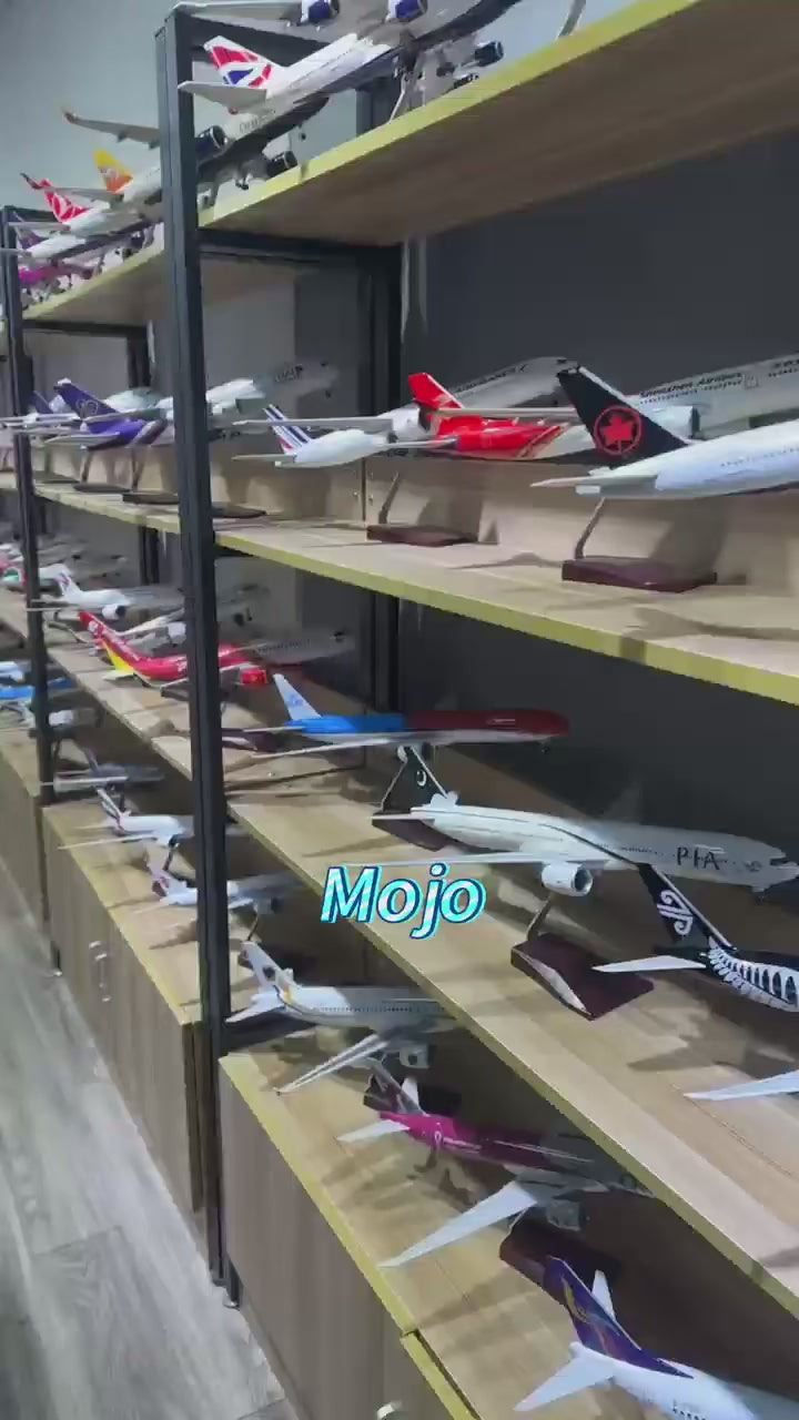 1:157 Scale 47cm Aircraft B777 Canada Air Airlines Model With Light and Wheel Diecast Resin Airplane Collection Display Gifts